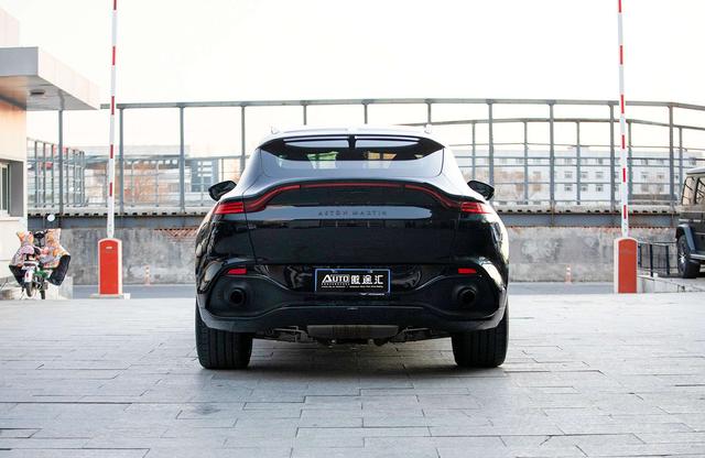 Aston Martin DBX