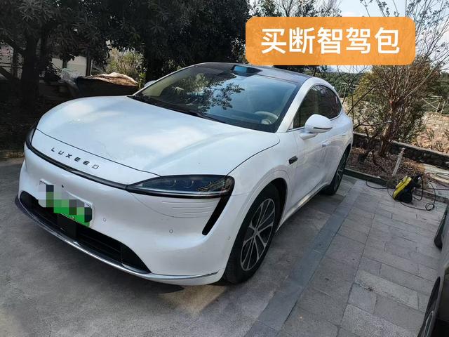 Luxeed Zhijie R7