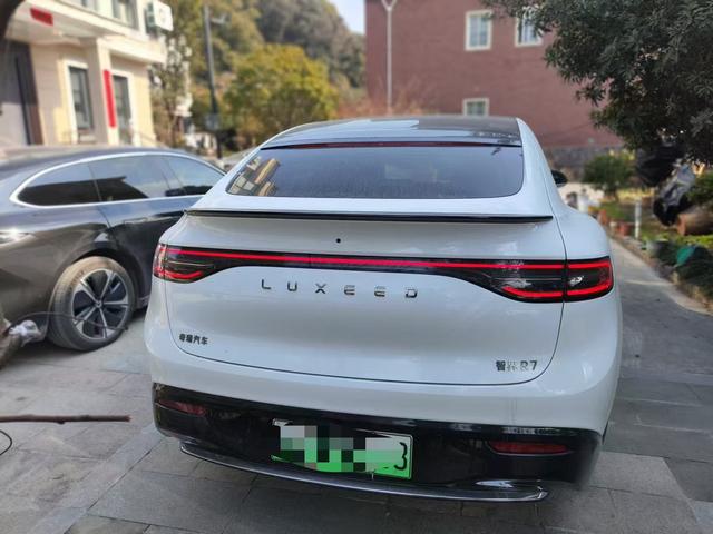 Luxeed Zhijie R7