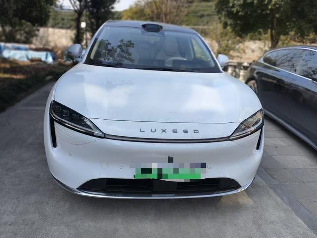 Luxeed Zhijie R7