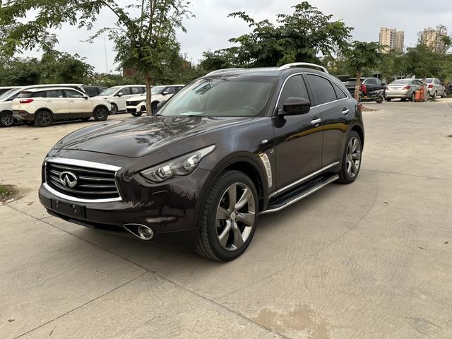 Infiniti QX70