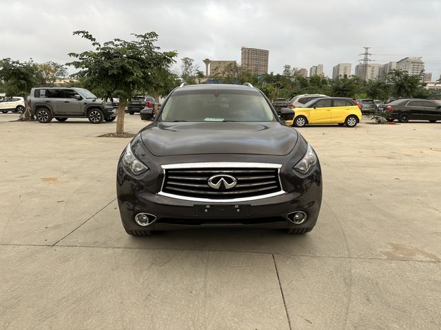 Infiniti QX70