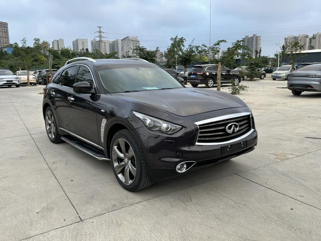 Infiniti QX70