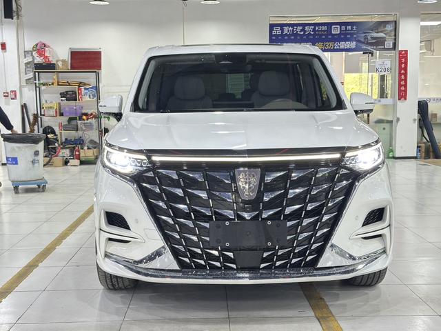 Roewe iMAX8 EV