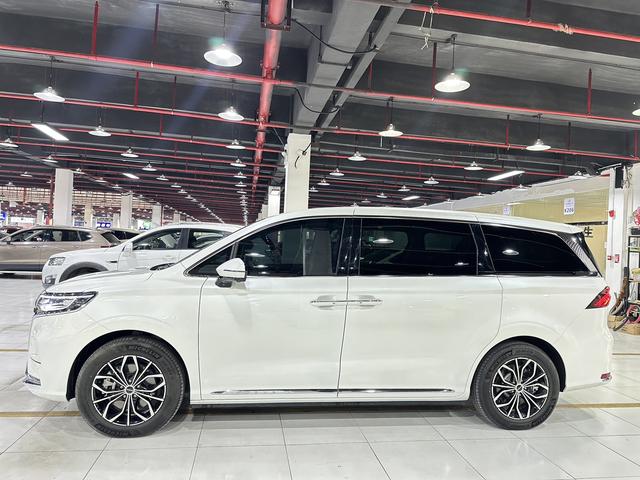 Roewe iMAX8 EV