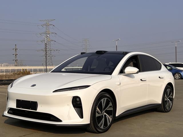 NIO ET5