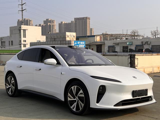 NIO ET5