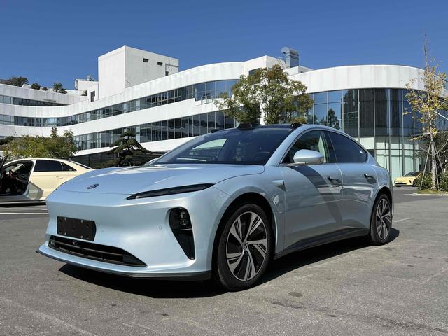 NIO ET5