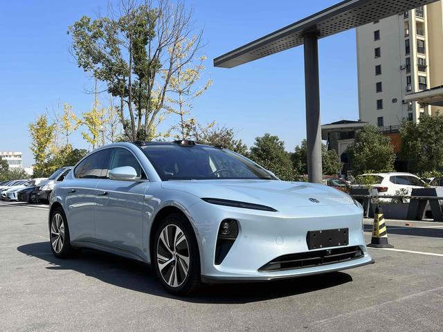 NIO ET5