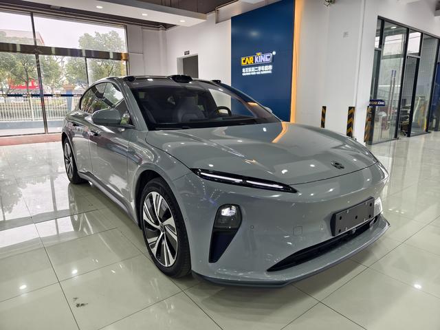 NIO ET5