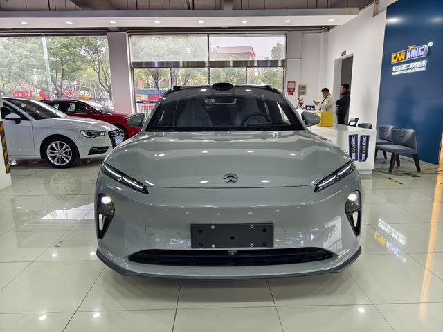 NIO ET5