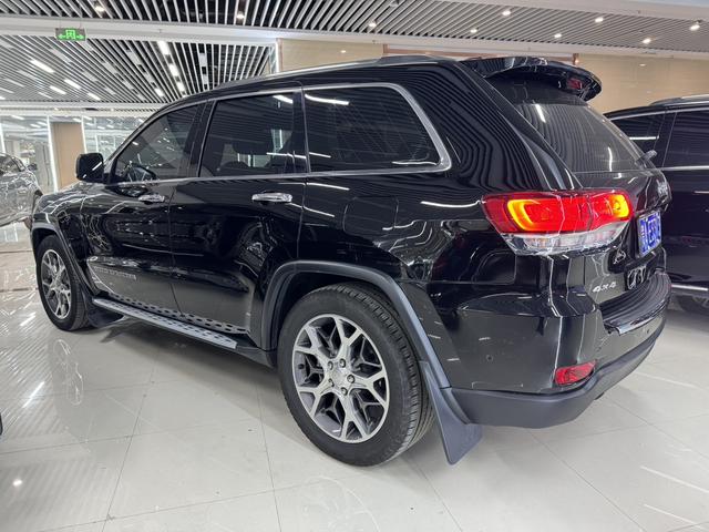 Jeep Grand Cherokee (imported)