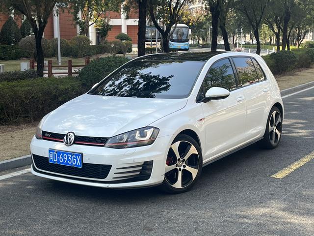 Volkswagen Golf GTI