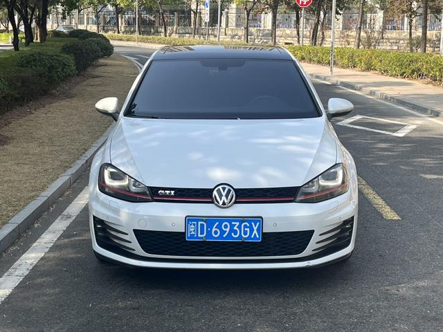 Volkswagen Golf GTI