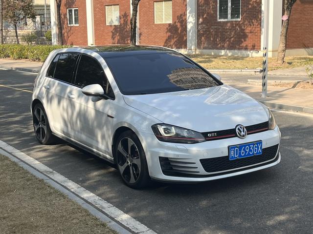 Volkswagen Golf GTI