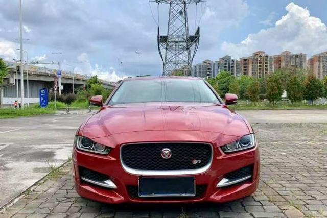 Jaguar XE