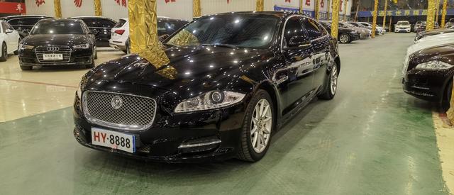 Jaguar XJ