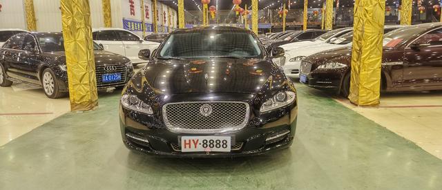 Jaguar XJ