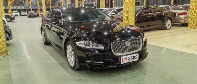 Jaguar XJ