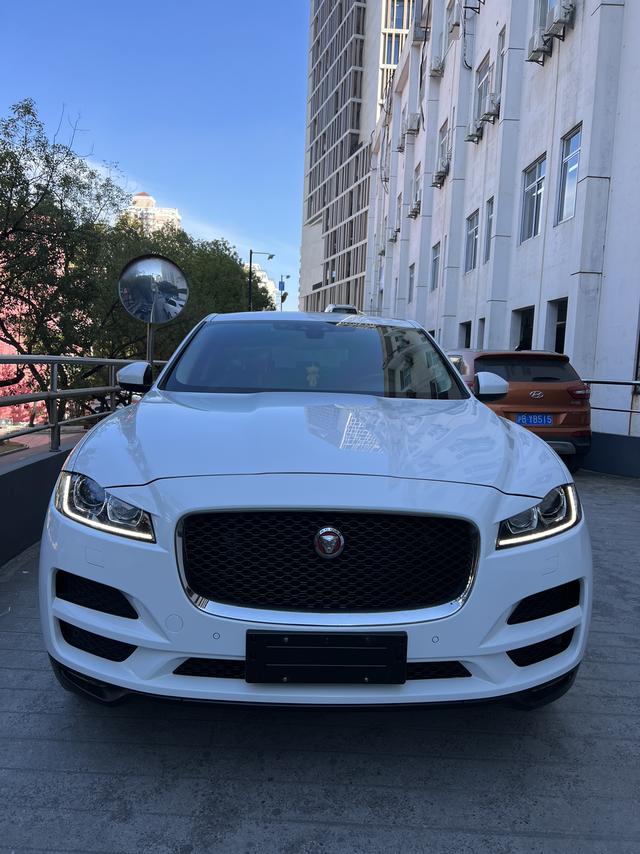 Jaguar F-PACE