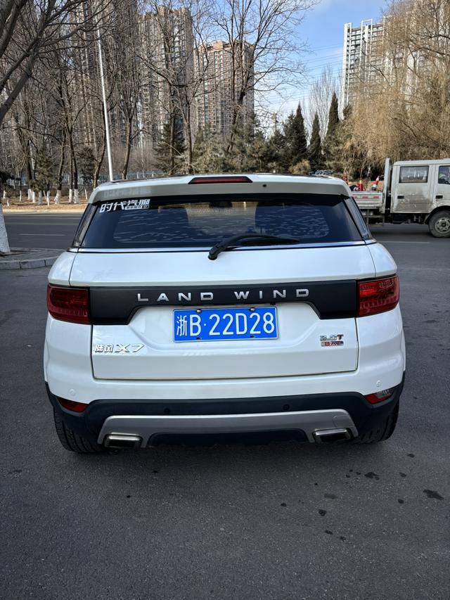 Lu Feng Landwind X7