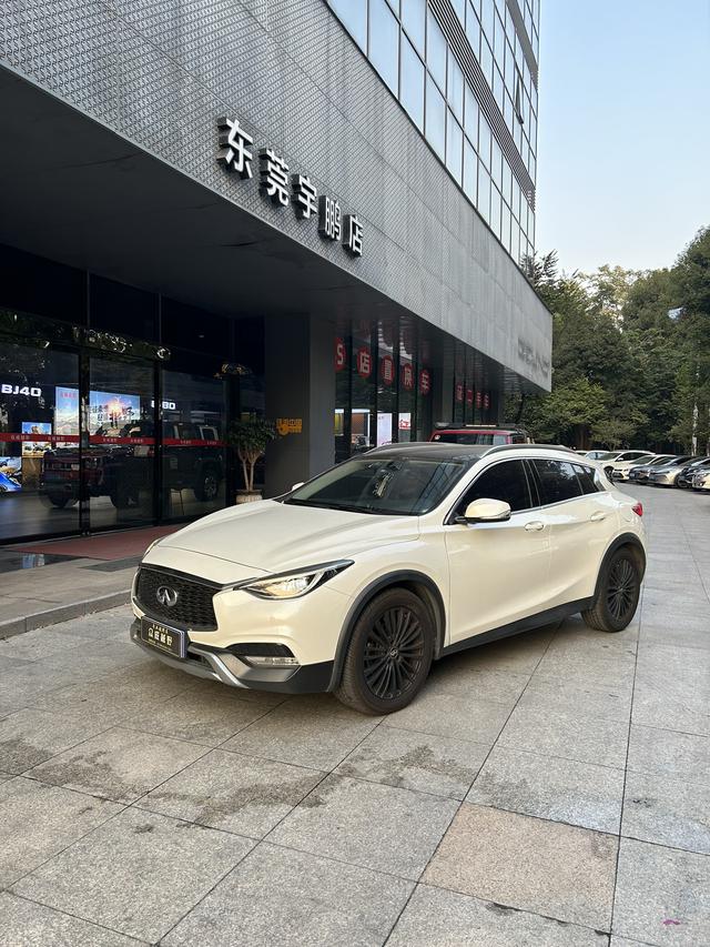 Infiniti QX30