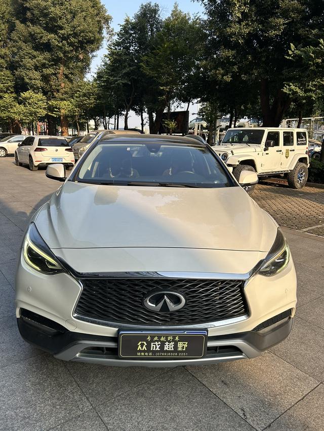 Infiniti QX30