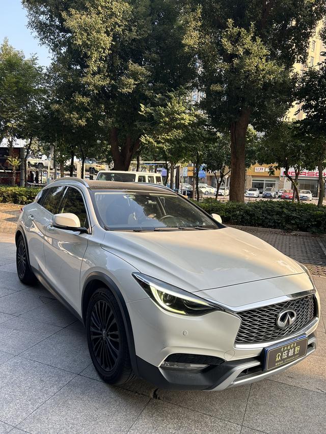 Infiniti QX30