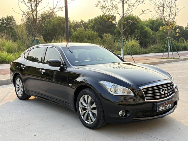 Infiniti Q70