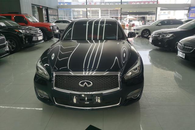 Infiniti Q70