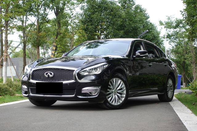 Infiniti Q70