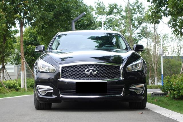 Infiniti Q70