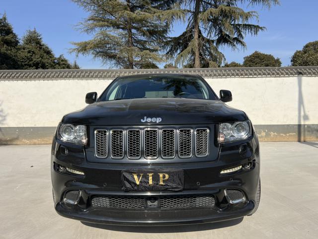 Jeep Grand Cherokee SRT