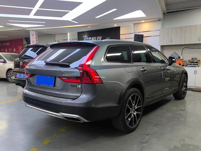 Volvo V90