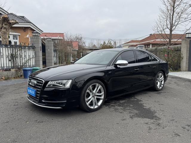 Audi S8