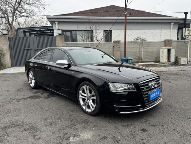 Audi S8