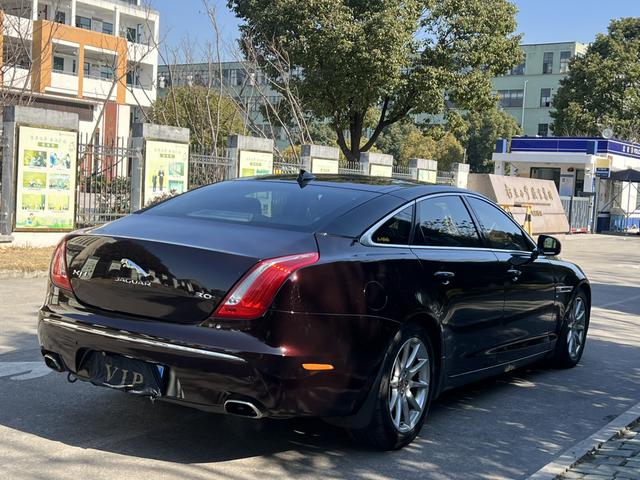 Jaguar XJ