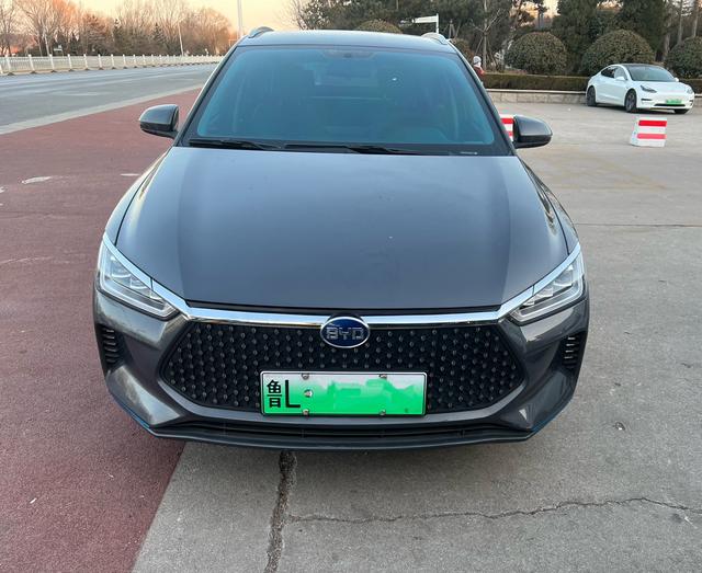 BYD e2