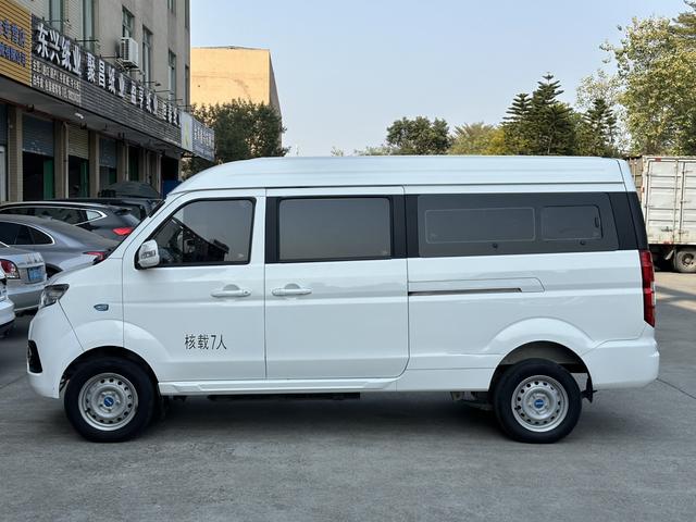 SRM Xinyuan Hiace EV