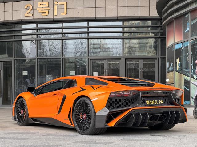 Lamborghini Aventador