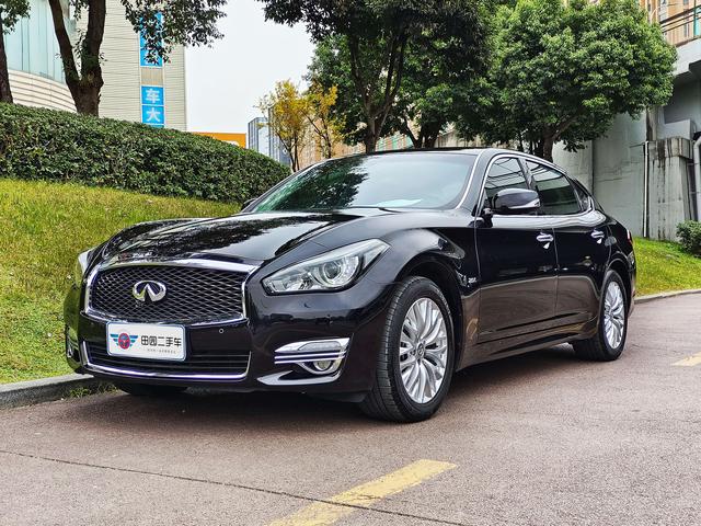 Infiniti Q70