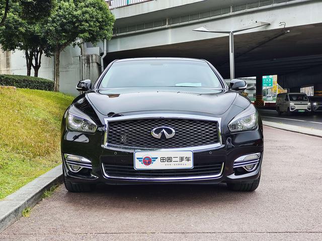 Infiniti Q70