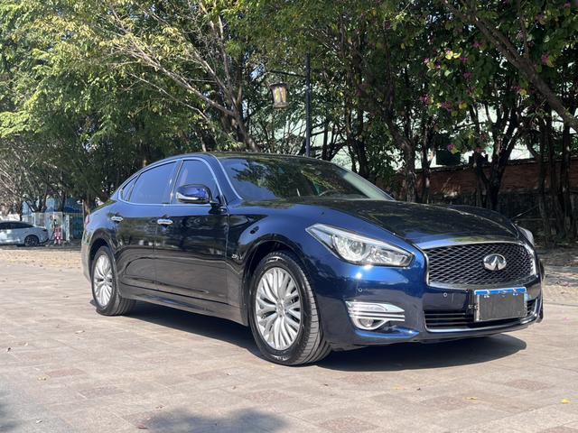 Infiniti Q70