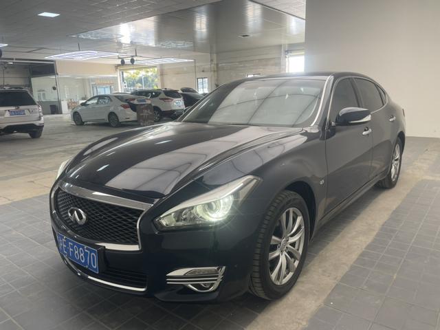 Infiniti Q70