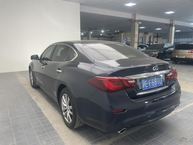 Infiniti Q70