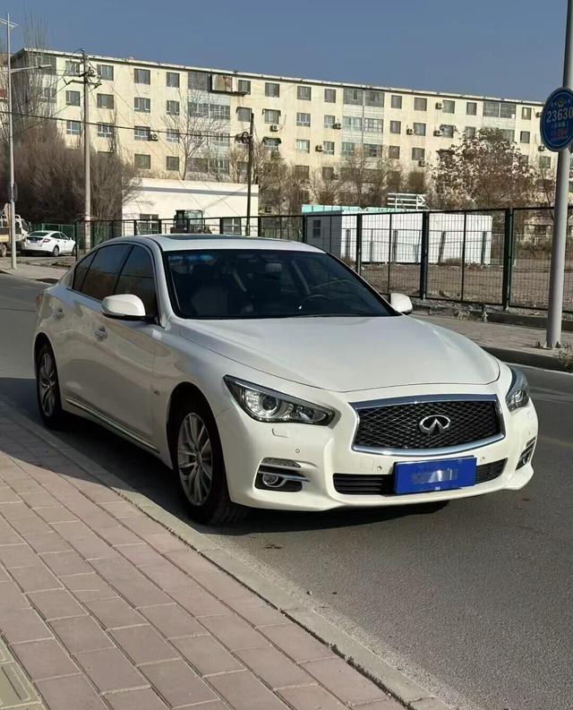 Infiniti Q50L