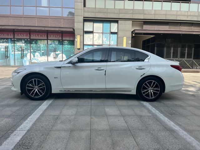 Infiniti Q50L