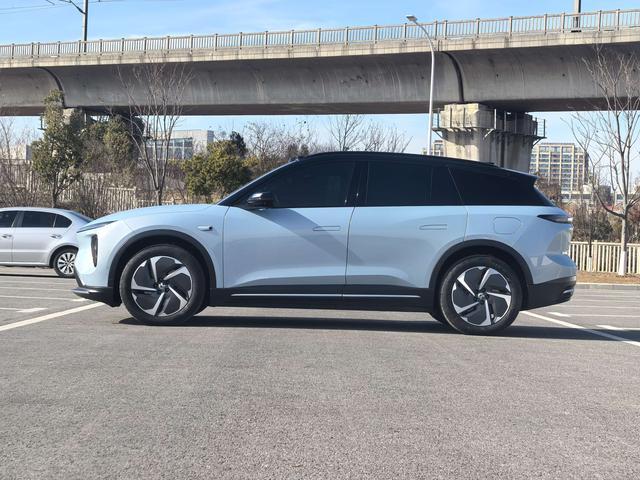 NIO ES6