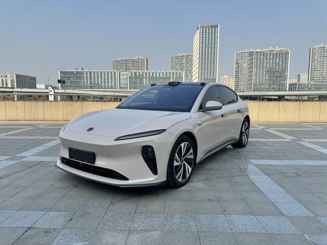 NIO ET5