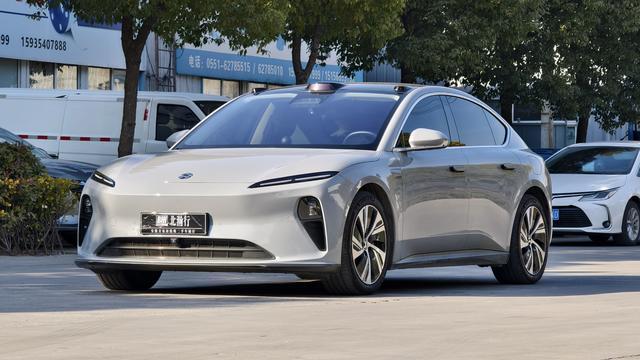 NIO ET5